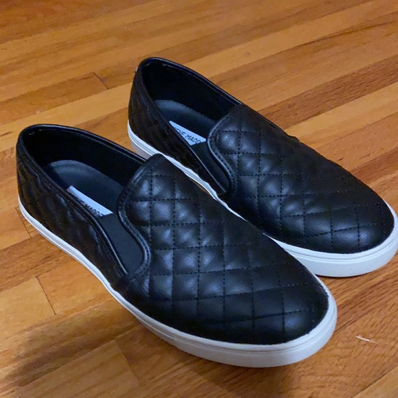 Steve Madden slip on shoes - Picture 2 of 2